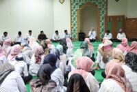 Penjabat Sekretaris Daerah (Pj Sekda) Provinsi Banten Virgojanti saat menghadiri pembinaan rohani di Lingkungan Sekretariat Daerah Provinsi Banten di Mushola Sekretariat Daerah Provinsi Banten, KP3B Curug, Kota Serang. Rabu, 17/4/2024. (Foto: Biro Adpim).