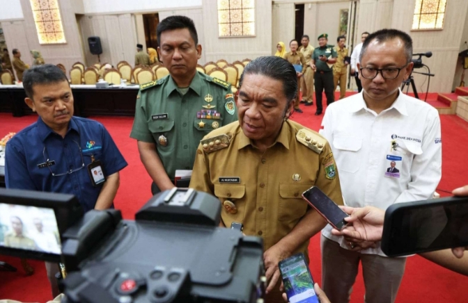 Penjabat Gubernur Banten Al-Muktabar. (Foto: Pemprov Banten).