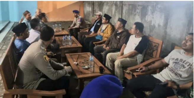 Musyawarah dengan pihak pengikut aliran Ahmadiyah (Foto : TIMESLINES INEWS/Heru Nurhadiyansyah)