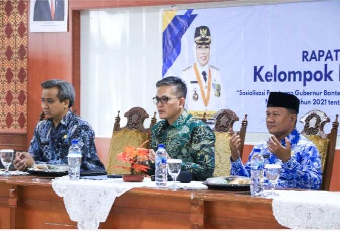 Kepala Diskominfoatik Kabupaten Serang Haero Fiatna (Tengah). (Foto: Pemkab Serang).