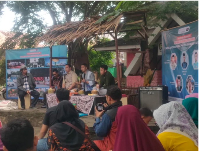 Kegiatan gonjlengan wacana bakal calon Walikota Serang. (Foto:TLii/Heru)