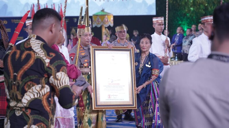 Kapolri Diberi Gelar Adat-Pusaka oleh Dewan Adat dan Kerajaan di Sulawesi Selatan