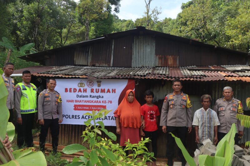 Sambut Hari Bhayangkara 78 Polres Aceh Selatan lakukan Bakti Sosial Bedah Rumah. 