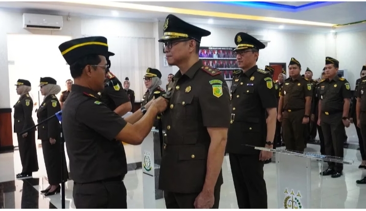 Aco Rahmadi Jaya saat dilantik dan diambil sumpah sebagai Kepala Kejaksaan Negeri atau Kajari Pandeglang, Senin 10 Juni 2024. (Foto: Dokumen Kejari Pandeglang)