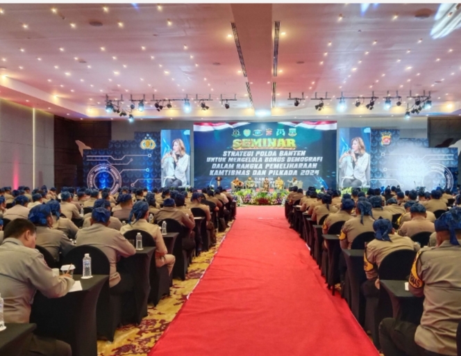 Suasana Seminar Strategi Polda Banten untuk Mengelola Bonus Denografi Dalam Rangka Pemeliharaan Kamtibmas dan Pilkada 2024 di Hotel Aston Serang. Kamis,13/6/2024. (Foto: TLii/Heru).