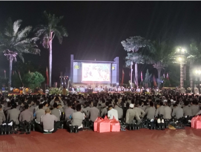 Suasana istighazah dan doa bersama dalam rangka HUT Bhayangkara Polda Banten, di Kapolda Banten. Minggu, 30/6/2024. (Foto: TLii/Heru).