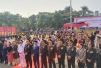 Kapolda Banten Irjen Pol Abdul Karim foto bersama Forkopimda serta personel di jajaran Polda Banten setelah upacara HUT ke 78 Bhayangkara di alun-alun brat Kota Serang. Senin,1 Juli 2024 ( Foto : TLii /Heru)