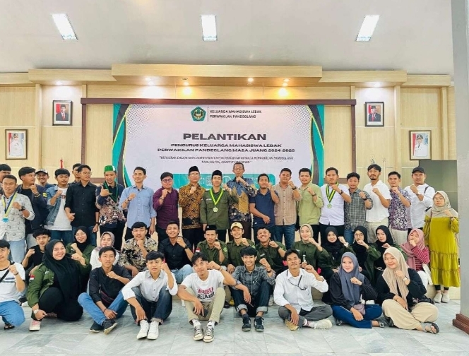 Pengurus Keluarga Mahasiswa Lebak (Kumala) Perwakilan Pandeglang masa juang 2024-2025 baru saja dilantik di Pendopo Bupati Pandeglang, Sabtu (13/7/2024). (Foto: TLii/Ikhsan)