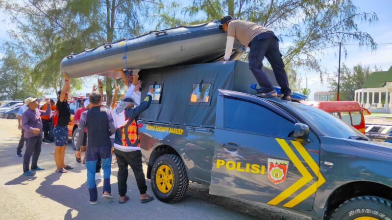 Polresta Banda Aceh Siagakan Perahu Karet Saat Atlet Layar Latihan