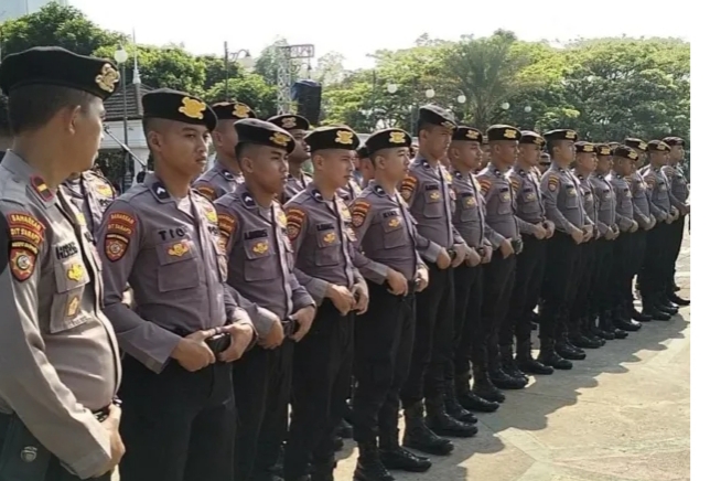 Personel Polda Banten saat Simulasi Pengamanan Kota Pilkada 2024. (Foto: TLii/Heru)