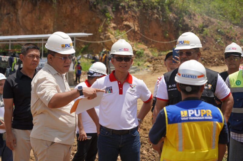 melakukan peninjauan terhadap kesiapan pembangunan seluruh venue Pekan Olahraga Nasional (PON) XXI 2024 di wilayah Kota Banda Aceh, pada Minggu (25/08/2024) siang.