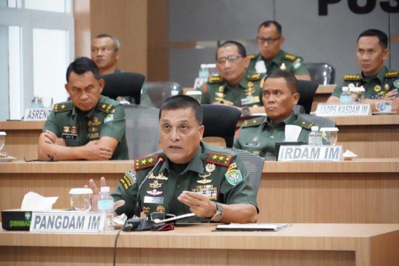 Mayor Jenderal TNI Niko Fachrizal, M.Tr. (Han), menghadiri Rapat Rencana Pelaksanaan Kegiatan Forum Evaluasi Kepala Staf Angkatan Darat Selasa (27/08/2024).