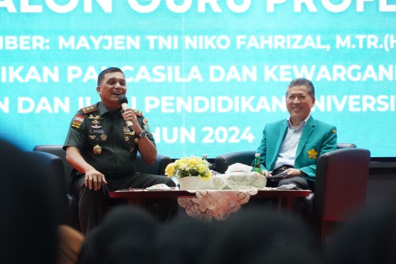 Mayor Jenderal TNI Niko Fahrizal, M.Tr (Han)., memberikan kuliah umum bertajuk “Wawasan Kebangsaan dan Bela Negara untuk Calon Guru Profesional” kepada peserta Pendidikan Profesi Guru (PPG), Rabu (28/08/2024) pagi.