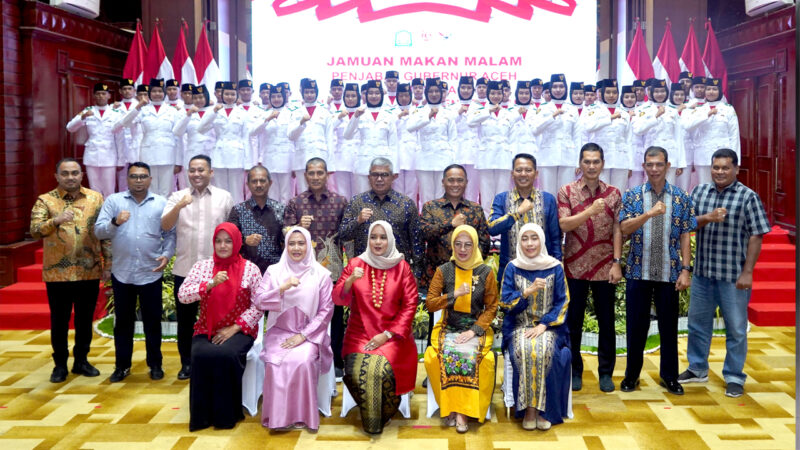 Kodam Iskandar Muda (Irdam IM) Brigjen TNI Yudi Yulistyanto, M.A., beserta istri mewakili Pangdam IM menghadiri Jamuan Makan Malam Bersama Pasukan Pengibar Bendera Pusaka (Paskibraka) 