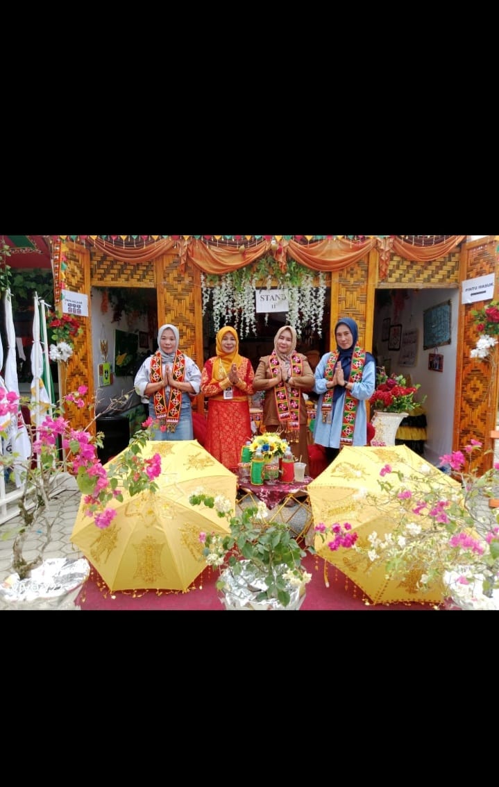 Antusias Masyarakat Terhadap Stand Pameran Dinas Pendidikan Kabupaten Simeulue.