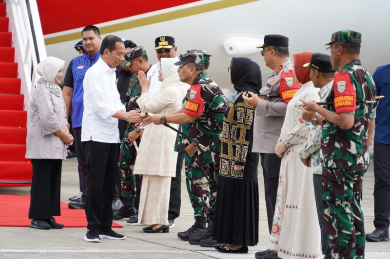 Pesawat Kepresidenan dengan tipe BBJ-2 nomor registrasi A-001 yang membawa Presiden dan Ibu Negara beserta rombongan mendarat di Bandara Sultan Iskandar Muda pada pukul 10.15 WIB.(09/09/2024).
