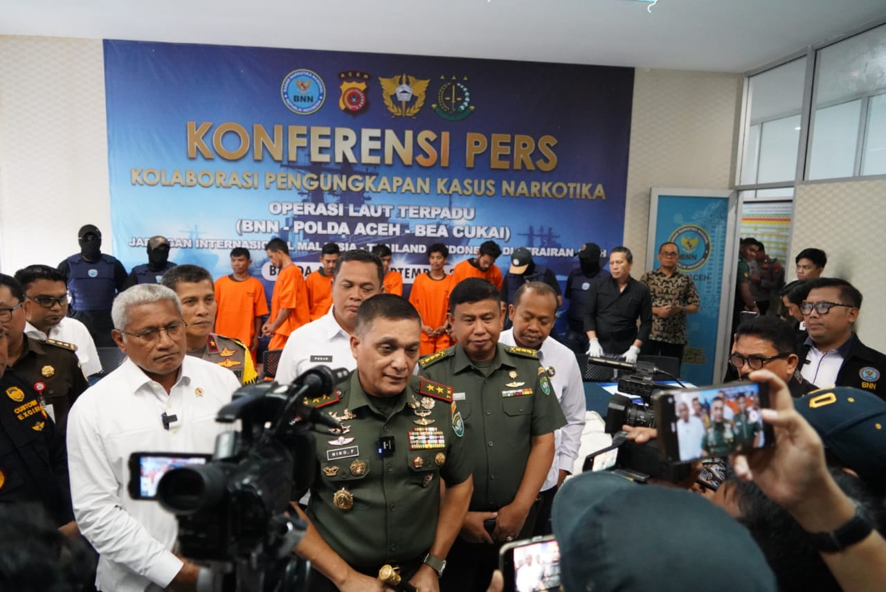 Mayor Jenderal TNI Niko Fahrizal, M.Tr. (Han),  Konferensi pers ini bertujuan untuk mengumumkan hasil operasi gabungan yang berhasil menggagalkan penyelundupan narkotika, 