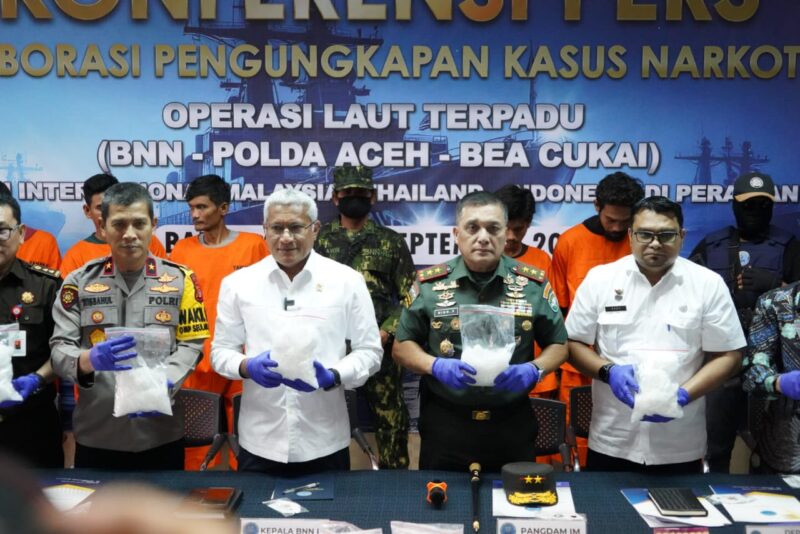 Mayor Jenderal TNI Niko Fahrizal, M.Tr. (Han), menghadiri konferensi pers yang digelar oleh Badan Narkotika Nasional Provinsi (BNNP) Aceh Selasa (17/09/24).