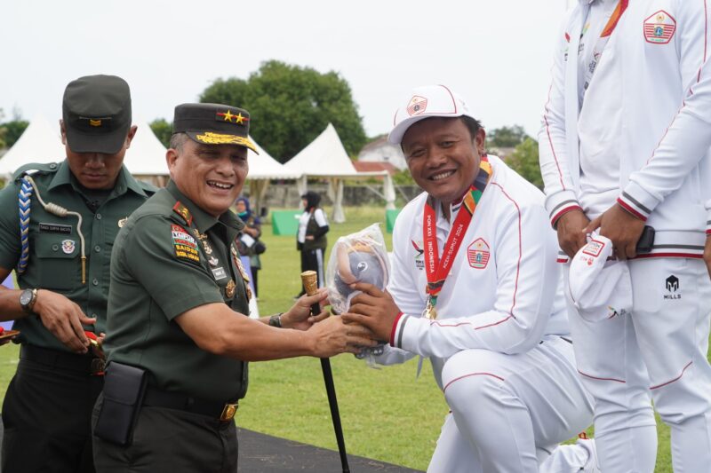 Mayor Jenderal TNI Niko Fahrizal, M.Tr.(Han), turut menyaksikan secara langsung final cabang olahraga Rugby Putra pada PON XXI Aceh-Sumut 2024 