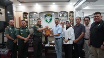 Mayor Jenderal TNI Niko Fahrizal, M.Tr.(Han), menerima audiensi Pengurus Ikatan Alumni SMA Negeri 2 (IKASMANDU) Banda Aceh  Kamis (19/09/24).
