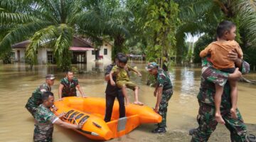 Mayor Jenderal TNI Niko Fahrizal, M.Tr. (Han), menginstruksikan jajarannya untuk segera merespons bencana banjir yang melanda Kecamatan Teunom, Kabupaten Aceh JayaKamis (19/09/24).