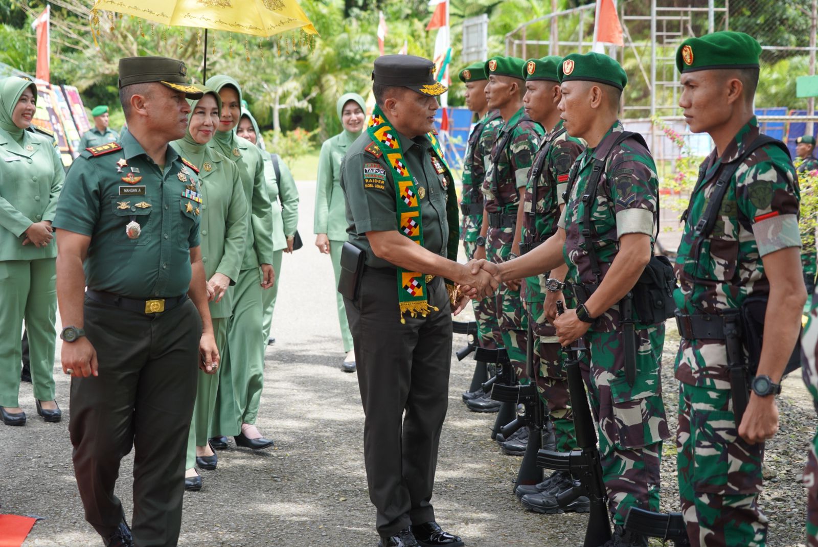 Pangdam IM mendorong seluruh prajurit untuk terus membangun hubungan dan komunikasi sosial yang baik dengan seluruh komponen masyarakat dan pemerintah, guna memperkuat sinergi dan kemanunggalan TNI dengan rakyat.