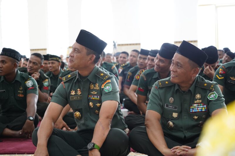 Brigjen TNI Ayi Supriatna, S.I.P., M.M. mewakili Pangdam IM Menghadiri  peringatan Maulid Nabi Besar Muhammad SAW 1446 H/2024 M, bertempat di Masjid Babulmawadda Makodam IM, Banda Aceh. (23/09/24).