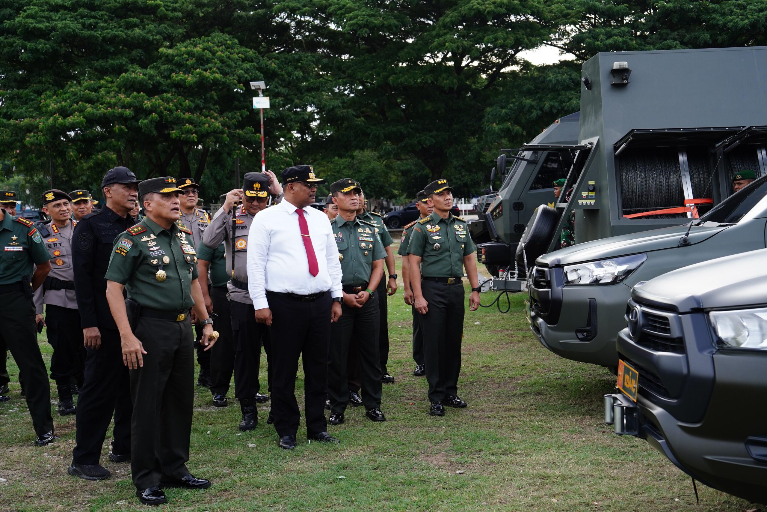 dipamerkan juga peralatan tempur canggih lainnya seperti FCV-1 TD 2000b, Radar SR-74 TD 200b, dan Kendaraan Komodo dari Yonif 112/DJ, yang menambah semarak pameran ini. 