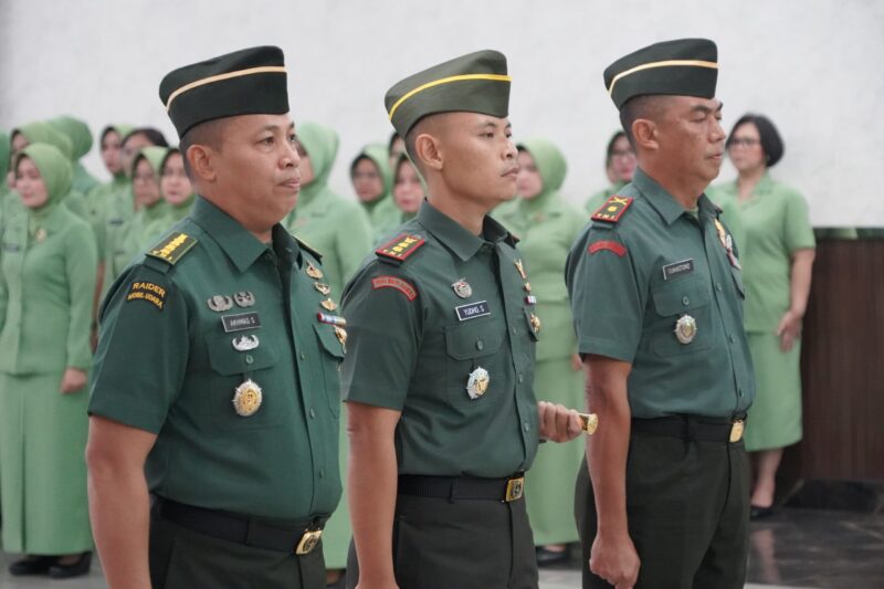 Mayor Jenderal TNI Niko Fachrizal, M.Tr. (Han)., memimpin Acara Syukuran dan Laporan Korps Kenaikan Pangkat Perwira Menengah periode 01 Oktober 2024 yang berlangsung di Aula Gedung Malahayati, Lt. II, Makodam IM, pada Selasa (01/10/24).