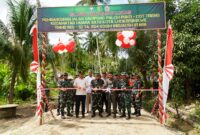  Mayor Jenderal TNI Niko Fahrizal, M.Tr.(Han)., secara resmi menutup program TNI Manunggal Membangun Desa (TMMD) Ke-122 Tahun Anggaran 2024 di Desa Cot Trieng, Kecamatan Muara Satu, Kota Lhokseumawe, pada Kamis (31/10/24). 