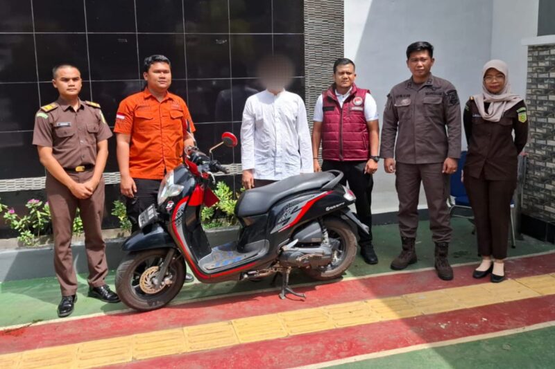 Berkas Lengkap,Satres Narkoba Polres Aceh Selatan Serahkan Tersangka ke Kejaksaan.