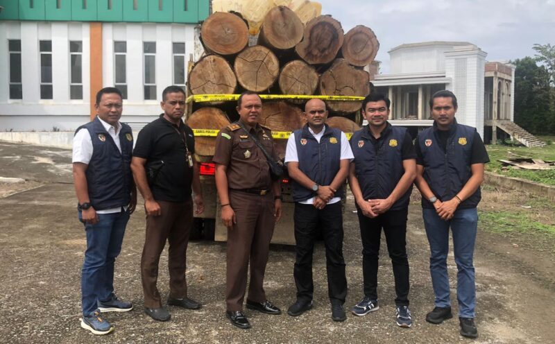 Penyidik Polda Aceh Serahkan Dua Tersangka Illegal Logging ke Jaksa