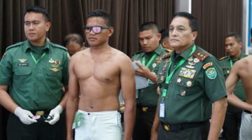  Mayor Jenderal TNI Niko Fahrizal, M.Tr.(Han)., memimpin Sidang Pantukhir Tingkat Panitia Daerah (Panda) Penerimaan Calon Bintara Prajurit Karier (Caba PK) di Gedung Malahayati Lt. 2 Makodam Iskandar, Rabu (20/11/24).