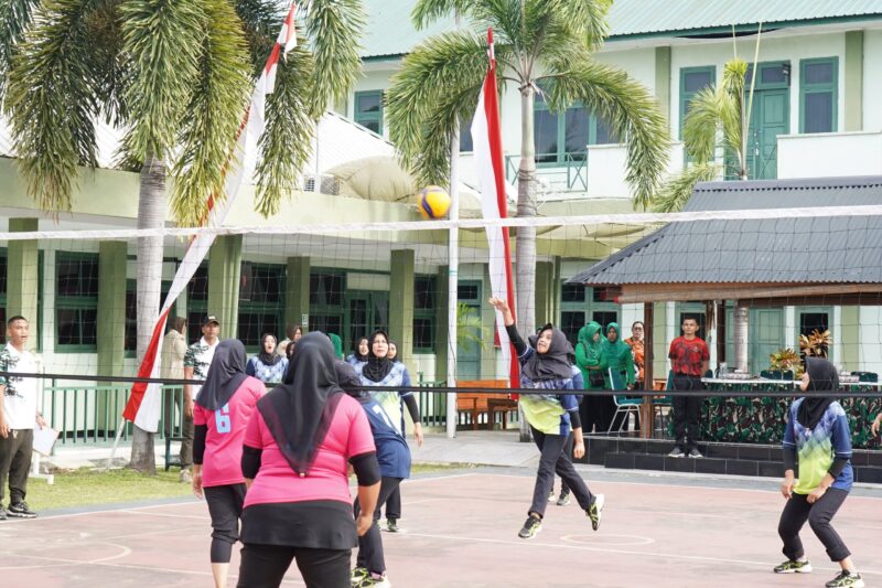  Iskandar Muda. Kegiatan ini berlangsung di lapangan voli Bekangdam IM, Banda Aceh, pada Senin (02/12/2024), 