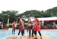 Mayor Jenderal TNI Niko Fahrizal, M.Tr.(Han), secara resmi membuka pertandingan bola basket antar pelajar SMA se-Provinsi Aceh.  pada Jumat (6/12/2024).