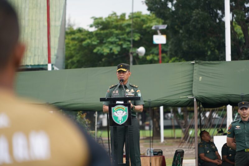 Mayor Jenderal TNI Niko Fahrizal, M.Tr. (Han) yang diwakili oleh Kepala Staf Kodam Iskandar Muda (Kasdam IM) Brigjen TNI Ayi Supriatna, S.I.P., M.M., secara resmi membuka Turnamen Rugby Antar Satuan di lingkungan Kodam Iskandar Muda. 