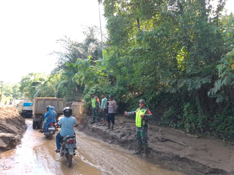 Mayor Jenderal TNI Niko Fahrizal, M.Tr.(Han), memerintahkan Danrem 011/Lilawangsa untuk segera menangani bencana banjir dan longsor yang melanda Kabupaten Pidie. Pada Rabu (11/12/2024)