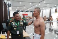 Mayor Jenderal TNI Niko Fahrizal, M.Tr.(Han)., memimpin Sidang Pantukhir Calon Bintara Prajurit Karier (PK) TNI Angkatan Darat Gelombang II Tahun Anggaran 2024   berlangsung di Aula Yudha Malahayati, Makodam IM, Rabu (11/12/2024).