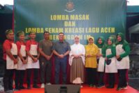 Mayor Jenderal TNI Niko Fahrizal, M.Tr. (Han), bersama Ketua Persit Kartika Chandra Kirana Daerah Iskandar Muda, Ny. Eva Niko Fahrizal, meninjau Lomba Masak dan Lomba Senam Minggu (15/12/24)