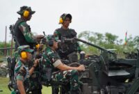 Mayor Jenderal TNI Niko Fahrizal, M.Tr.(Han), melakukan peninjauan langsung terhadap latihan menembak senjata berat yang dilaksanakan oleh Batalyon Artileri Pertahanan Udara (Yonarhanud) 5/CSBY. 