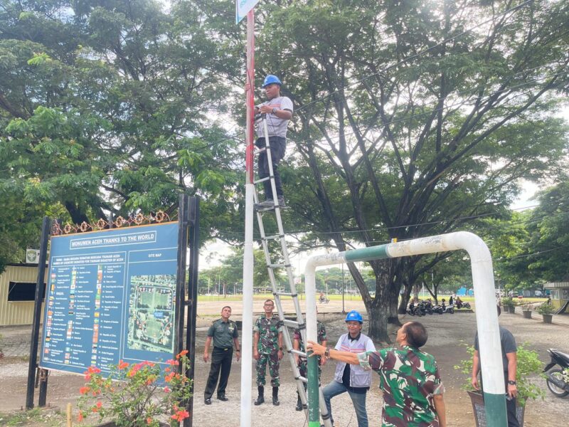  Kodam Iskandar Muda bersinergi dengan PT. Acehlink Media melanjutkan program pemasangan jaringan internet gratis di sejumlah lokasi strategis di Aceh.di depan Makorem 011/Lilawangsa, Lhokseumawe. Senin (30/12/24)