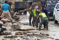 Mayor Jenderal TNI Niko Fahrizal, M.Tr.(Han), memerintahkan Komandan Korem (Danrem) 011/Lilawangsa untuk segera mengerahkan personel dari wilayah Kabupaten Gayo Lues guna membantu penanganan bencana banjir bandang di Kabupaten Aceh Tenggara.Selasa (31/12/24).