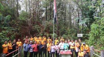 Polres Toba Bersama Pemkab Toba Gelar Hiking Ke Bukit Dolok Tolong