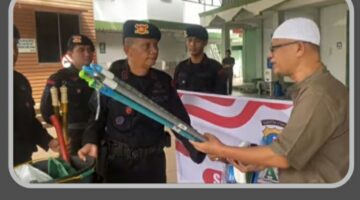 Detasemen Gegana Brimob Polda Sumut Gelar Aksi Sosial “Jumat Berkah” Di Masjid Al Waritsiin