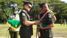 Mayor Jenderal TNI Niko Fahrizal, M.Tr.(Han), memimpin Upacara Penutupan Pendidikan Pertama Bintara (Dikmaba) TNI Angkatan Darat Tahun Anggaran 2024.