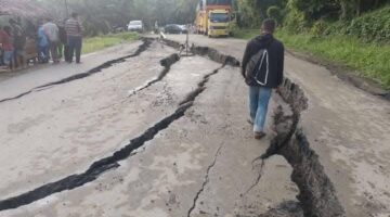 Ruas jalan nasional Bireuen- Takengon di Kilometer (Km) 16 kawasan Desa Blang Alue Rambong, Juli, Bireuen amblas  sepanjang 50 meterKamis (9/1/2025). 