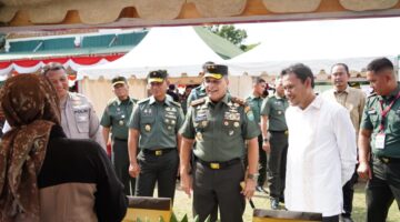 Mayor Jenderal TNI Niko Fahrizal, M.Tr. (Han), meresmikan peluncuran layanan Wifi Gratis AcehLink, sebuah program kolaborasi antara Kodam Iskandar Muda dan PT. AcehLink Media.di Lapangan Blang Padang, Banda Aceh, pada Jum'at (24/1/2025).