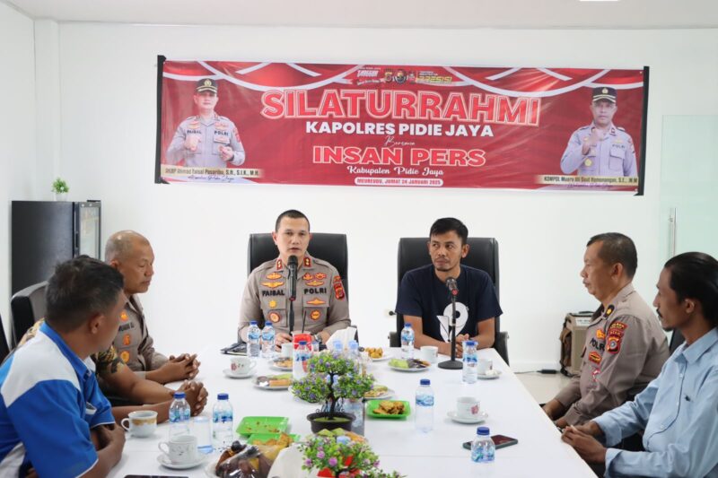 Polres Pidie Jaya gelar forum diskusi Jum'at Curhat bersama Insan Pers di Aula Satpas Polres Pidie Jaya, kamis 24 Januari 2025. Foto.Ist