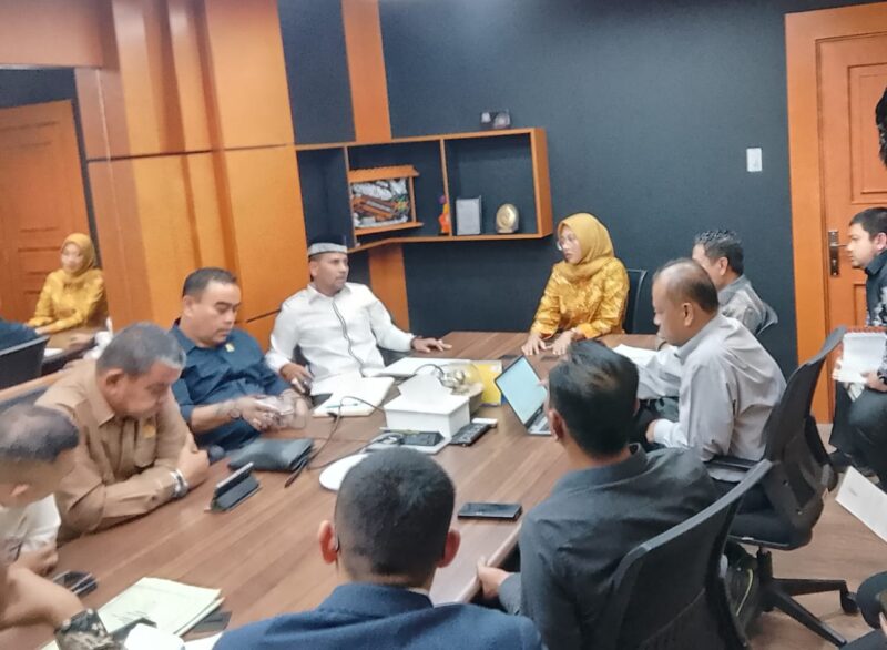 Rombongan Komisi I DPR Aceh diterima oleh pejabat Bidang Kedeputian SDM Aparatur KemenPAN RB, Isti Isrokhimah, dalam rangka melakukan konsultasi dan koordinasi terkait permintaan pengangkatan PPPK Penuh Waktu R2/R3 berdasarkan database BKN di Jakarta pada Kamis, 20 Februari 2025. Foto.ist