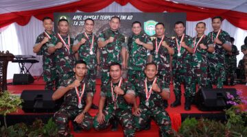  Mayor Jenderal TNI Niko Fahrizal, M.Tr. (Han), menghadiri Apel Komandan Satuan (AKS) yang digelar di Resimen Latihan dan Pertempuran (Menlatpur) Kostrad, Sanggabuana, Karawang, Senin (17/2/2025).